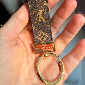 L V Key Holder with Gold Accent (DHGate